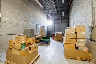 2900-2990 Rue Halpern, Montréal, QC à louer Photo intérieure– Image 1 sur 2