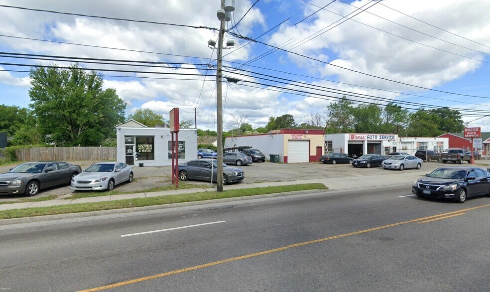 Automotive Retail Building Assemblage portefeuille de 2 biens à vendre sur LoopNet.fr - Photo de l’immeuble – Image 1 sur 2