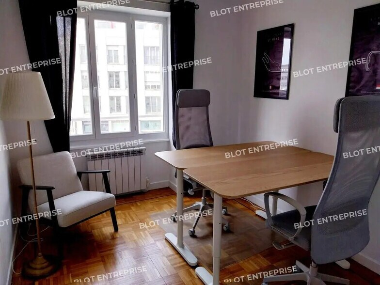 Bureau dans Saint-Brieuc à louer - Photo de l’immeuble – Image 3 sur 6