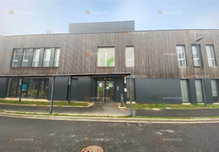 Bureau dans Famars à louer - Photo de l’immeuble – Image 2 sur 5