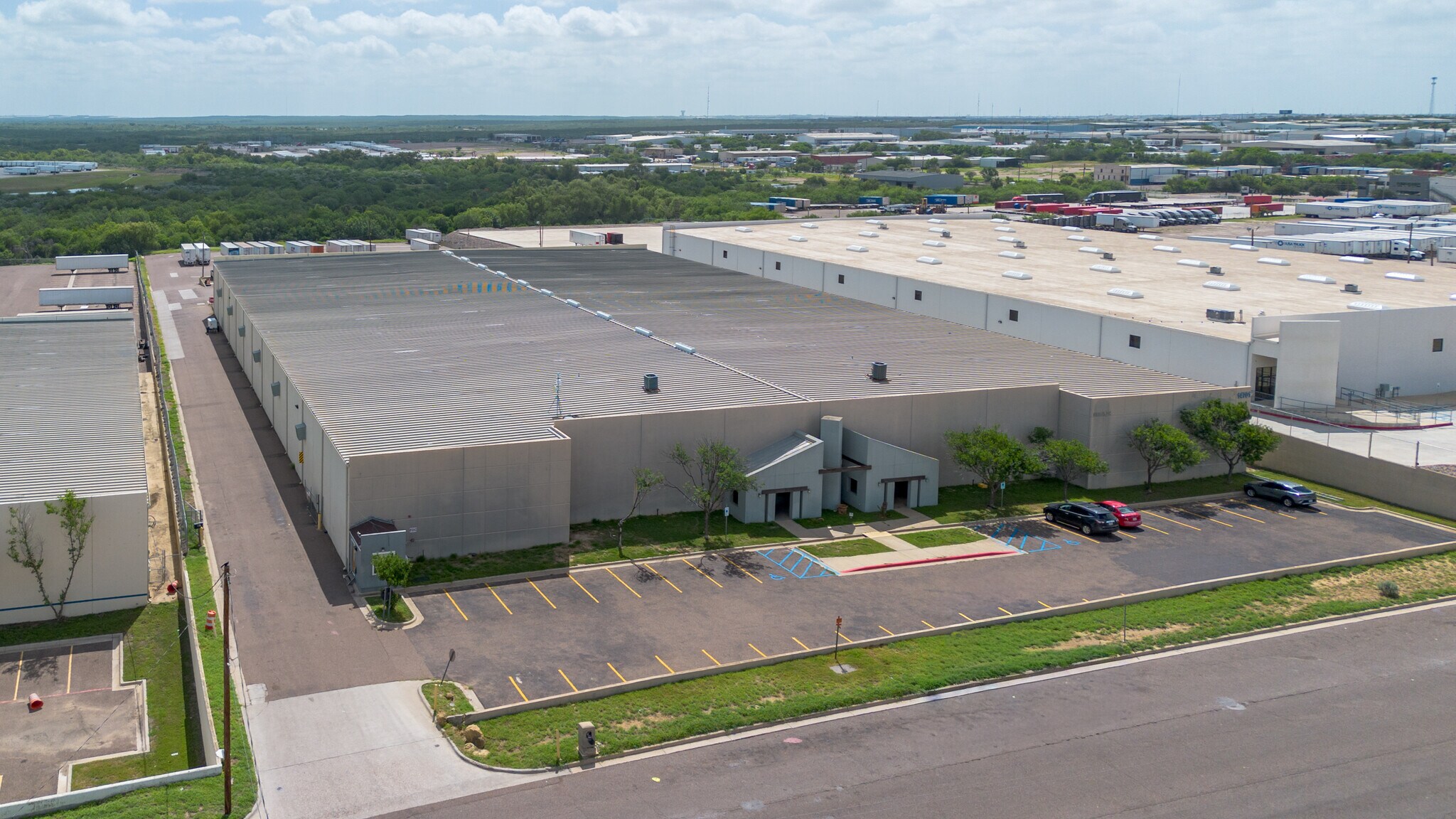 14701 Atlanta Dr, Laredo, TX à louer Photo de l’immeuble– Image 1 sur 27