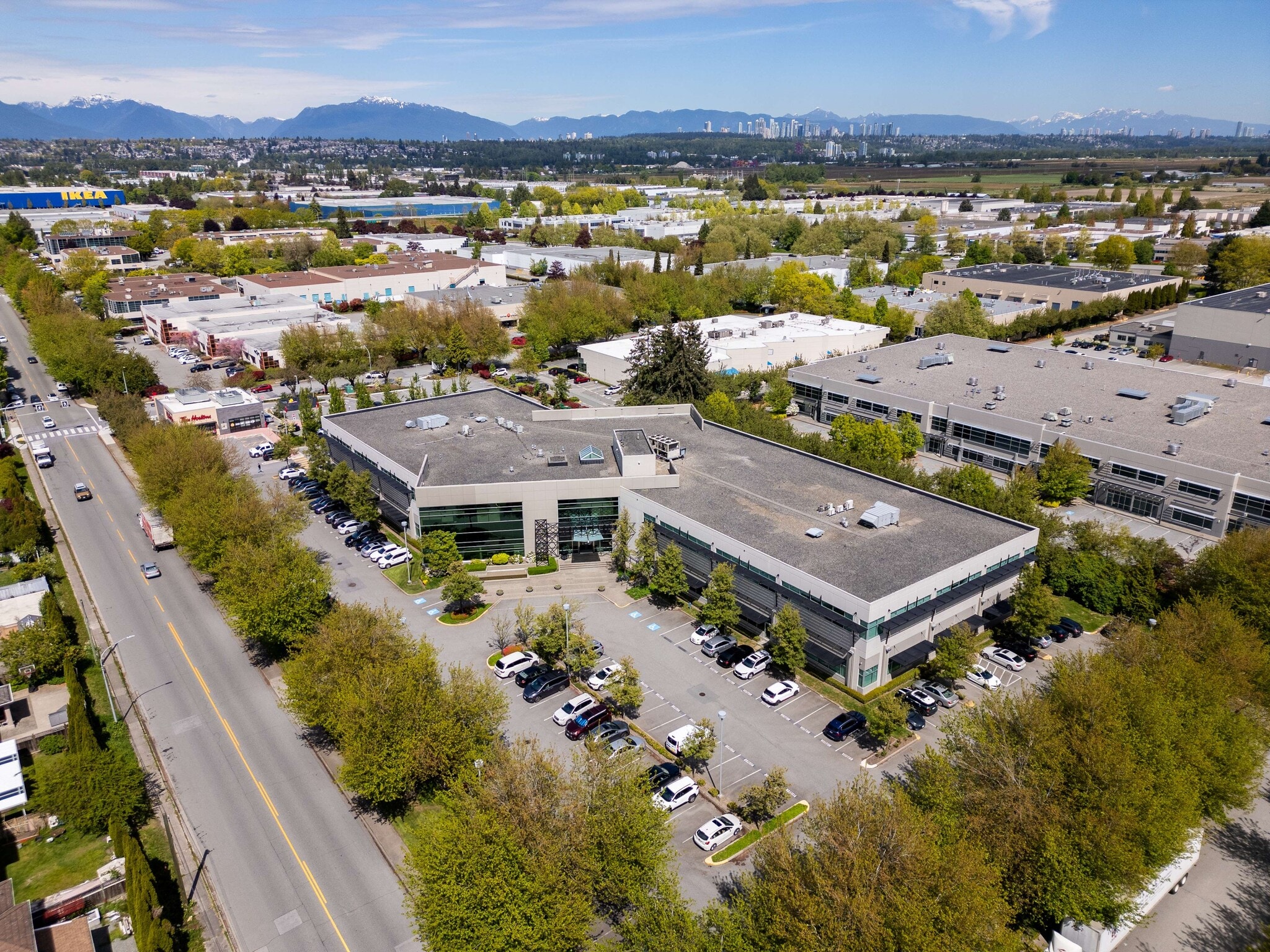 4600 Jacombs Rd, Richmond, BC à louer Photo de l’immeuble– Image 1 sur 5