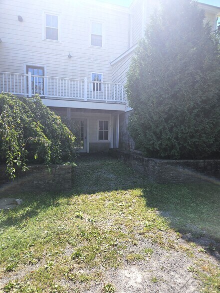 220 Main St, Germantown, NY à louer - Photo de l’immeuble – Image 2 sur 7