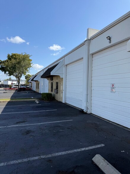 2101-2251 SW 59th Ave, West Park, FL à louer - Photo de l’immeuble – Image 2 sur 3