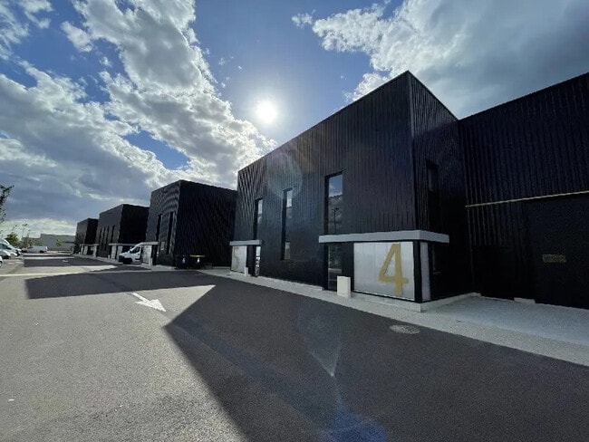 Plus de détails pour Rue De La Sablonnière, Oissel - Bureau, Local d'activités à louer