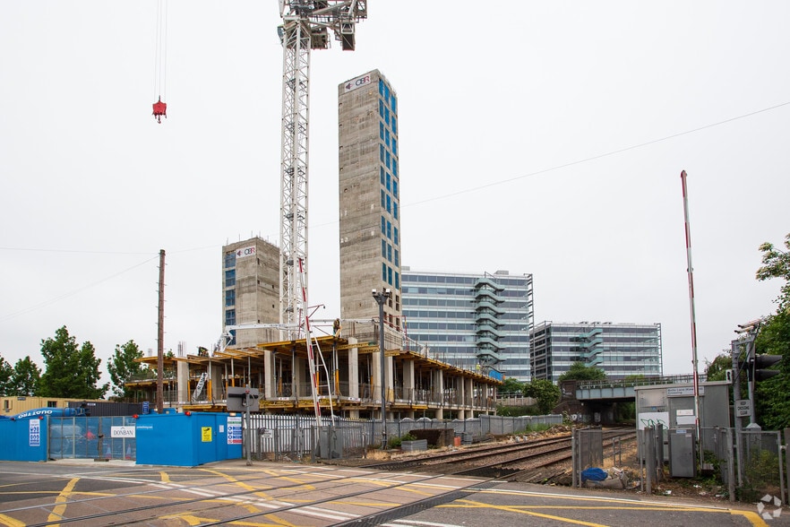 100 Bollo Ln, Londres à louer - Photo de l’immeuble – Image 2 sur 4
