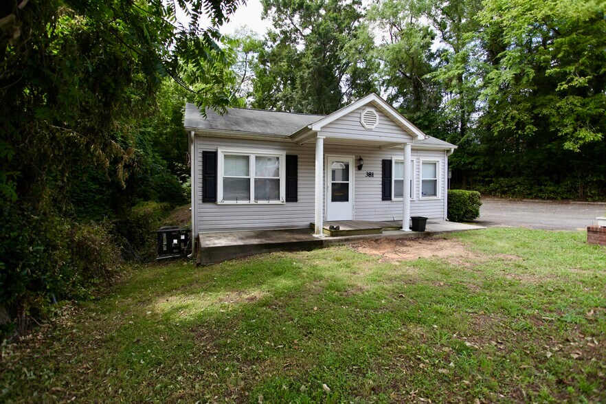 381 McGill Ave NW, Concord, NC à vendre - Photo de l’immeuble – Image 3 sur 10
