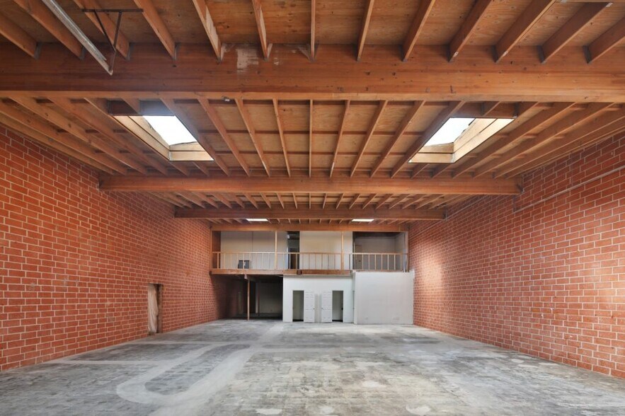 2216 S Barrington Ave, Los Angeles, CA à louer - Photo intérieure – Image 2 sur 5
