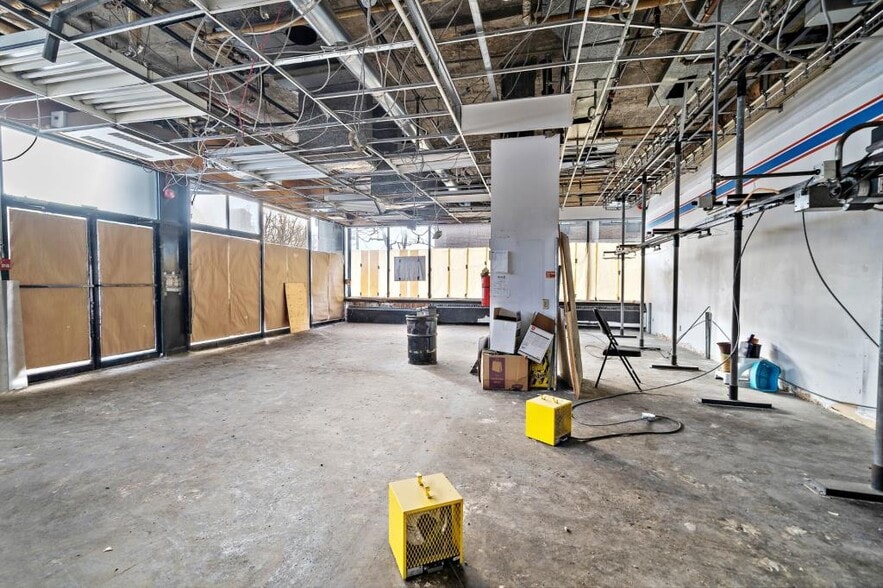 3315-3345 Ch Queen-Mary, Montréal, QC à louer - Photo intérieure – Image 2 sur 2