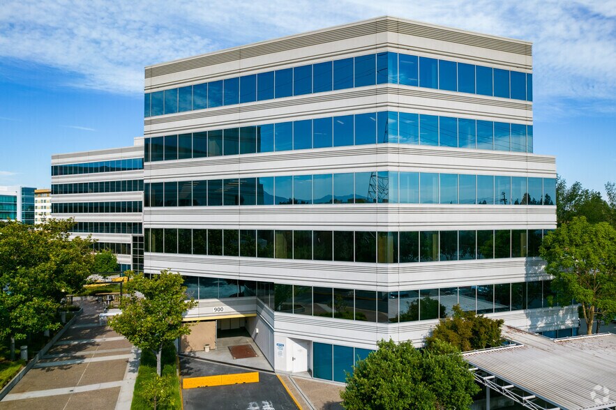 900 E Hamilton Ave, Campbell, CA à louer - Photo de l’immeuble – Image 2 sur 17