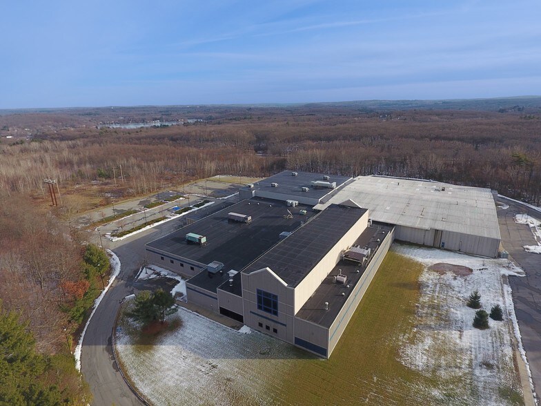 5-9 Latti Farm Rd, Millbury, MA à louer - Photo de l’immeuble – Image 3 sur 28
