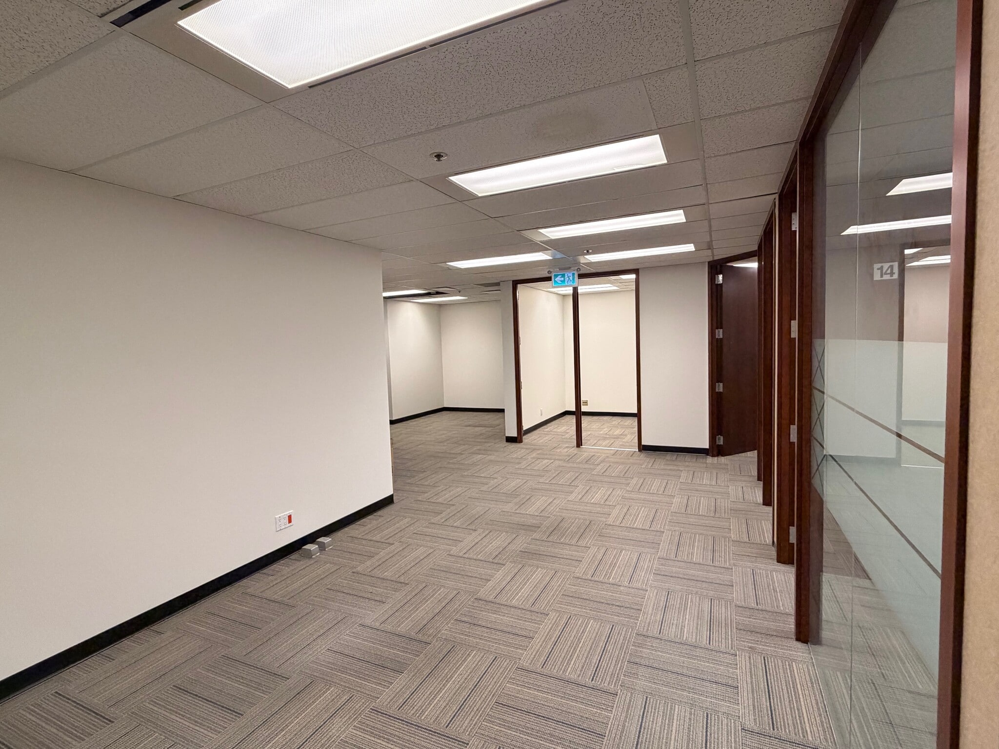 5811 Cooney Rd, Richmond, BC à louer Photo intérieure– Image 1 sur 3