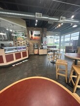4212 Merle Hay Rd, Des Moines, IA à louer Photo intérieure– Image 2 sur 5
