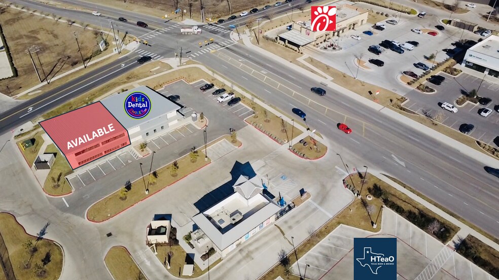 2220 Kohlers Crossing, Kyle, TX à louer - Photo de l’immeuble – Image 2 sur 6