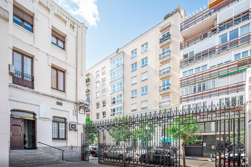 Local commercial dans Madrid, Madrid à louer - Photo de l’immeuble – Image 1 sur 1