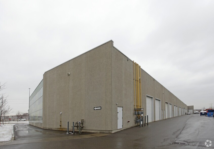 7003 Steeles Ave W, Toronto, ON à louer - Photo de l’immeuble – Image 2 sur 10