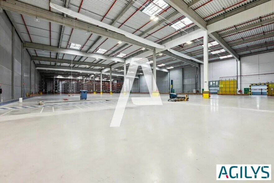 Industriel/Logistique dans Serris à louer - Photo intérieure – Image 1 sur 8