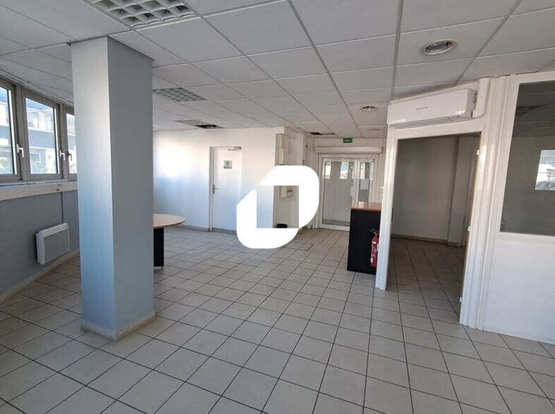 Local d’activités dans Nanterre à louer - Photo de l’immeuble – Image 2 sur 10