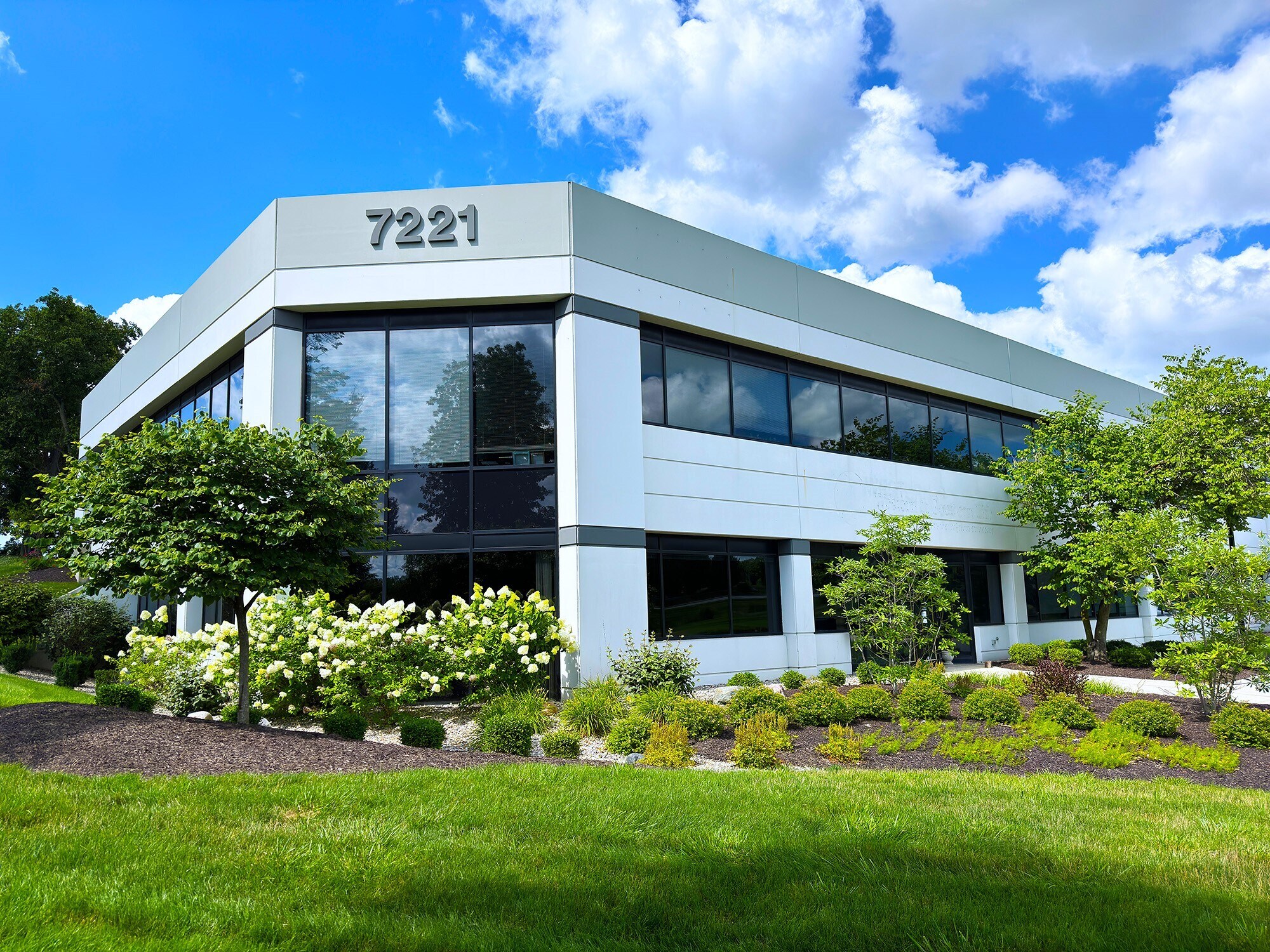 7221-7223 Engle Rd, Fort Wayne, IN à louer Photo de l’immeuble– Image 1 sur 4