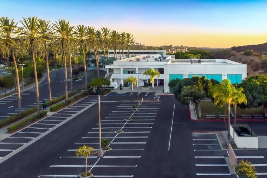 4000 Mystra Dr, Oceanside, CA à louer - Photo de l’immeuble – Image 2 sur 4