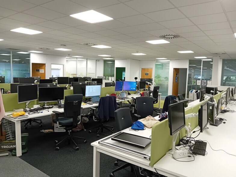 2 Spiersbridge Way, Glasgow à louer - Photo de l’immeuble – Image 3 sur 13