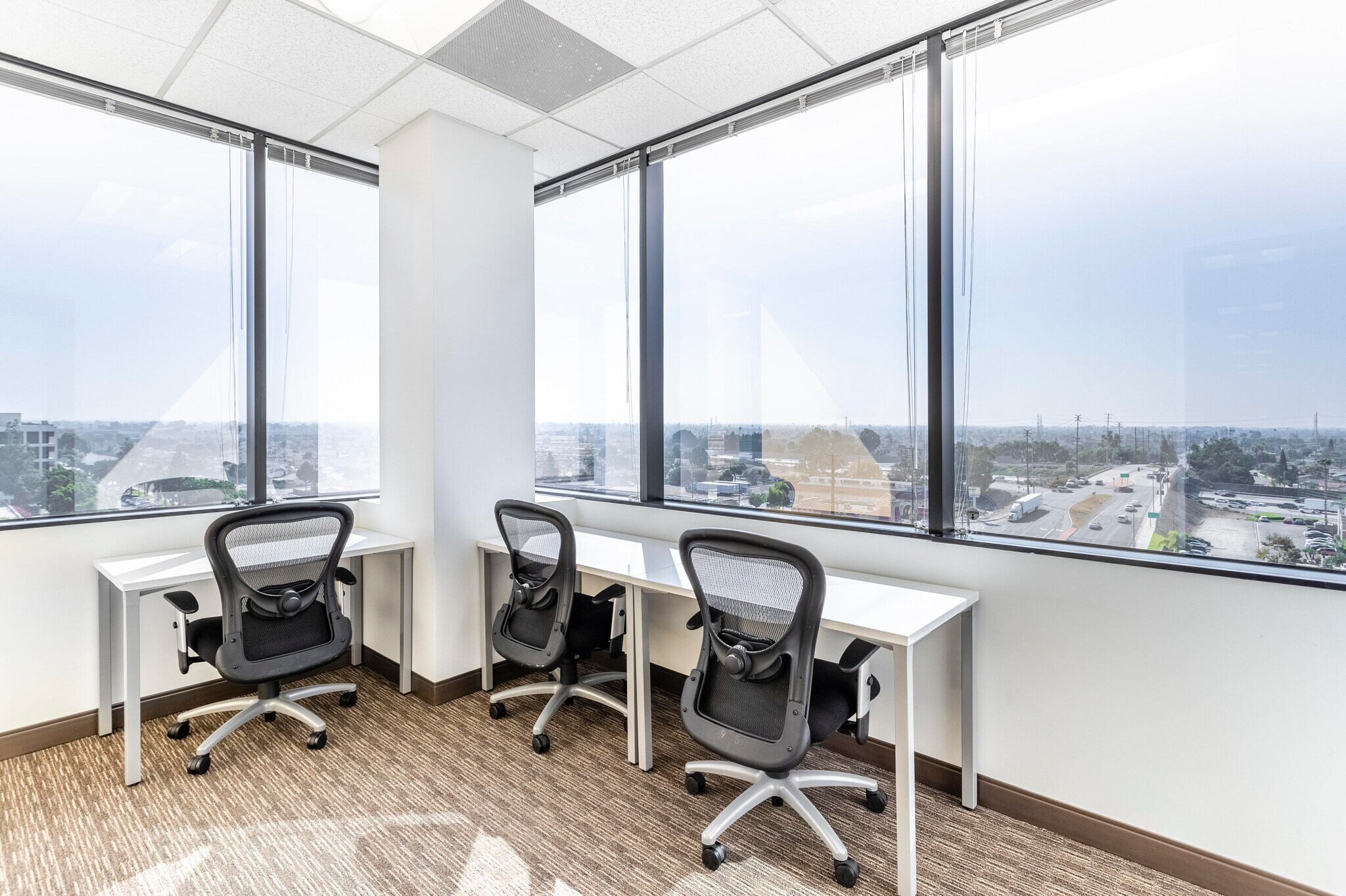 6 Centerpointe Dr, La Palma, CA à louer Photo intérieure– Image 1 sur 18