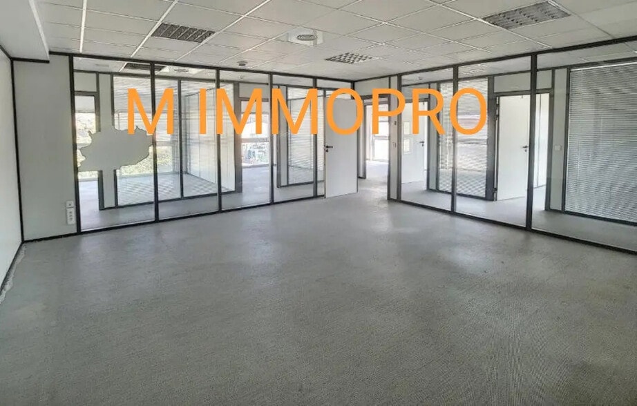 Bureau dans Saint-Laurent-du-Var à louer - Photo de l’immeuble – Image 3 sur 6