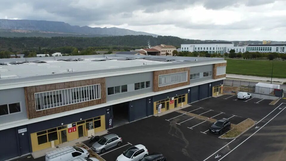 Local d'activités dans Rousset à vendre - Photo de l’immeuble – Image 2 sur 6