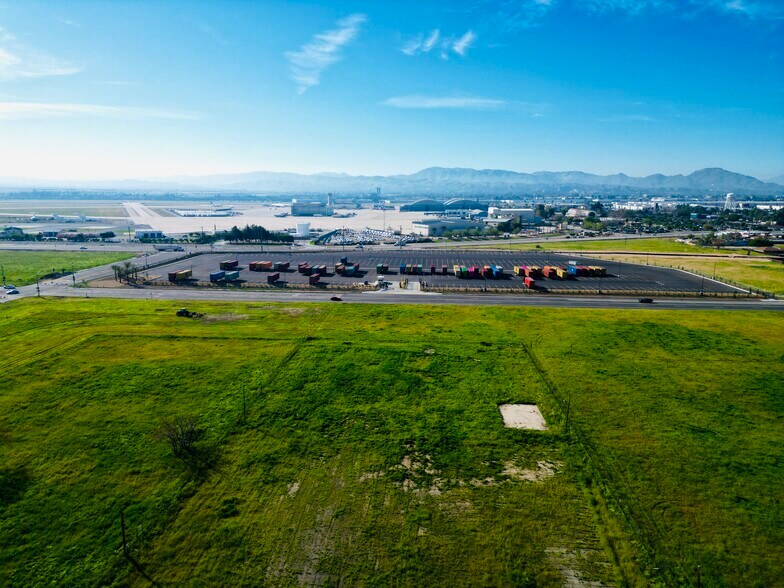 E 6th St, San Bernardino, CA à vendre - Photo de l’immeuble – Image 3 sur 6