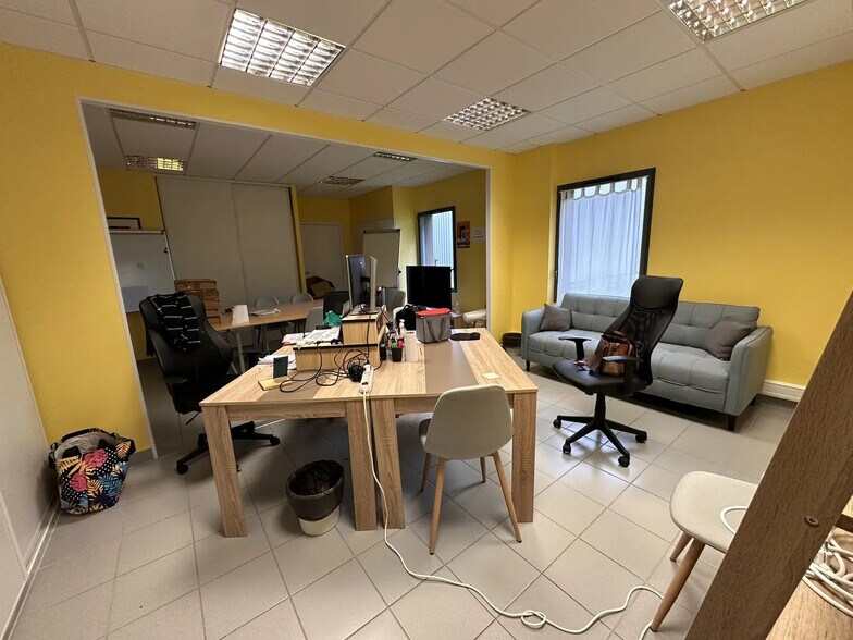 Bureau dans Bouchemaine à louer - Photo de l’immeuble – Image 2 sur 5