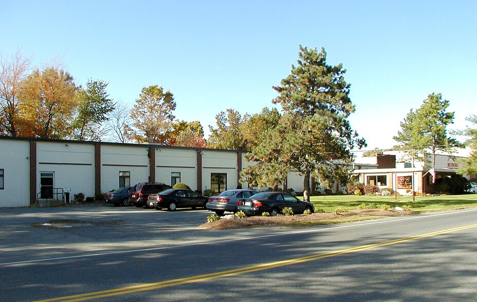 55-59 Union Ave, Sudbury, MA à louer - Photo de l’immeuble – Image 3 sur 27