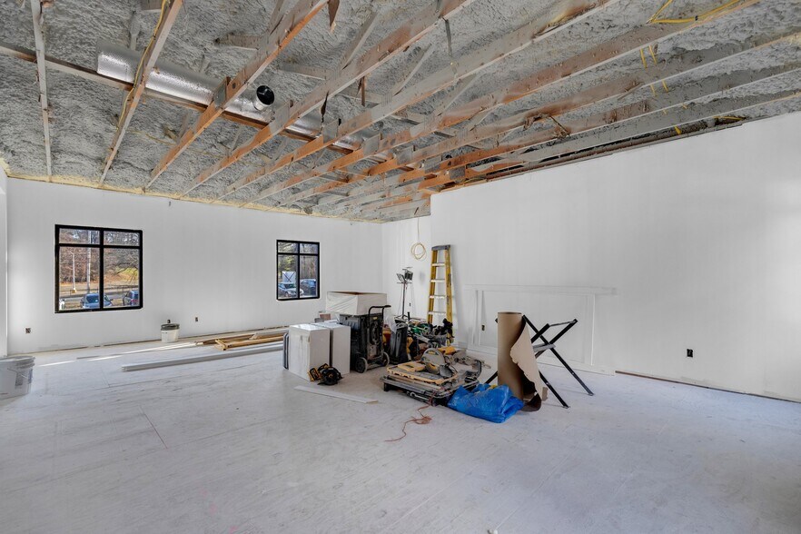 737 Bridgeport Ave, Shelton, CT à louer - Photo intérieure – Image 2 sur 28