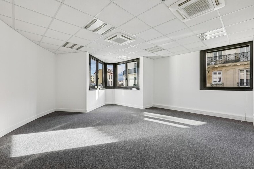 Bureau dans Vincennes à louer - Photo de l’immeuble – Image 3 sur 14