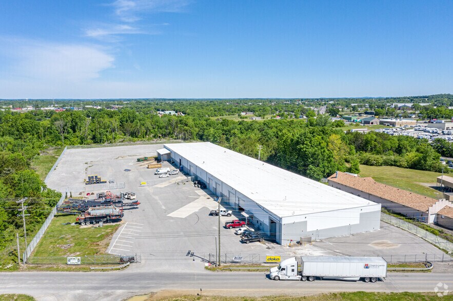 704 Briskin Ln, Lebanon, TN à louer - Photo de l’immeuble – Image 2 sur 5