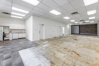 215 Carlingview Dr, Toronto, ON à louer Photo intérieure– Image 1 sur 4