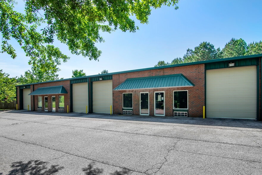 2445 Hilton Dr, Gainesville, GA à louer - Photo principale – Image 1 sur 6