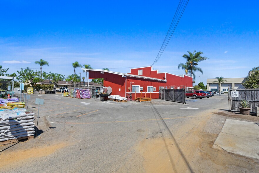 1826 W Chapman Ave, Orange, CA à vendre - Photo de l’immeuble – Image 3 sur 15