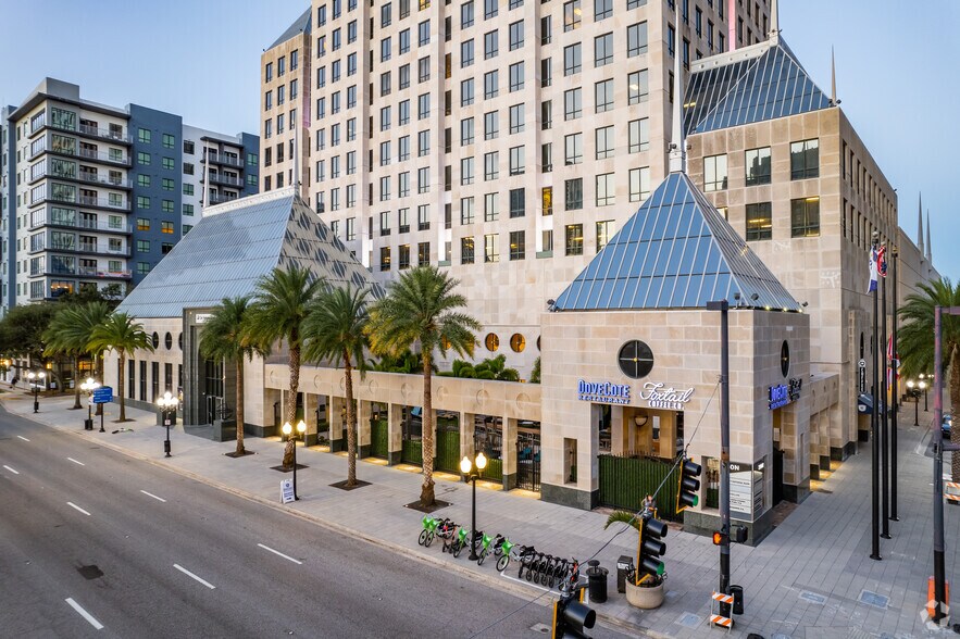 390 N Orange Ave, Orlando, FL à louer - Photo de l’immeuble – Image 2 sur 36