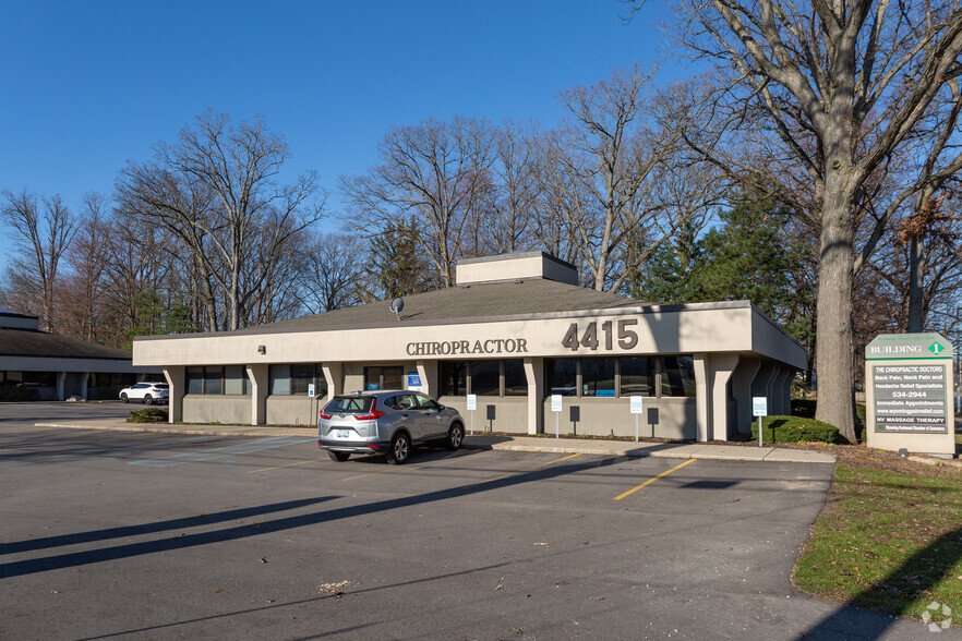 4415 Byron Center Ave SW, Grand Rapids, MI à louer - Photo principale – Image 1 sur 1