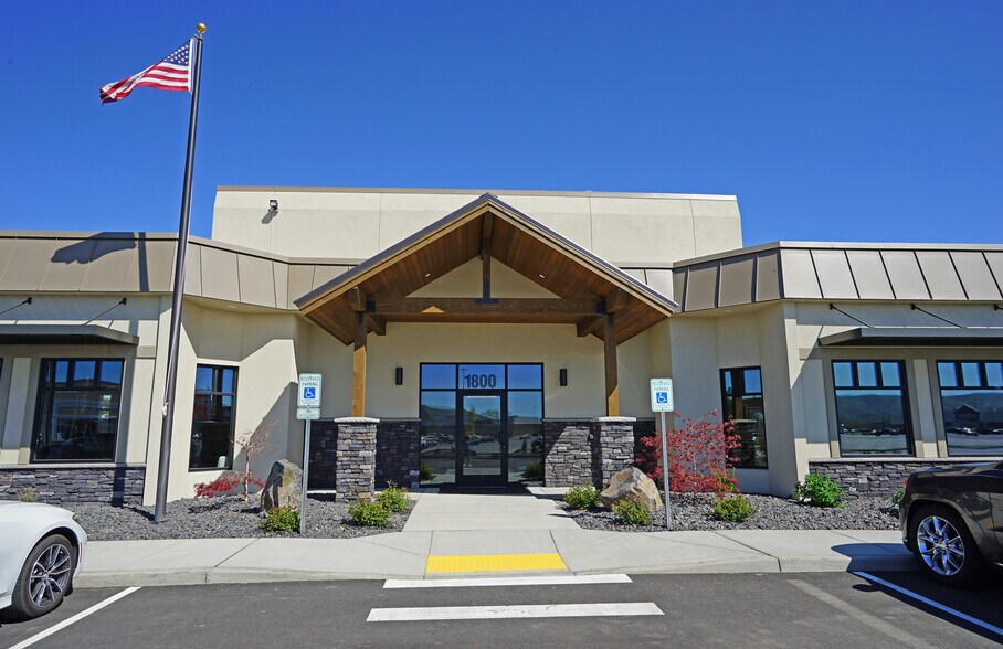 1800 Rainier Pl, Union Gap, WA à louer - Photo de l’immeuble – Image 2 sur 18