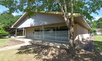 Plus de détails pour 310 W Buck St, Caldwell, TX - Bureau à vendre