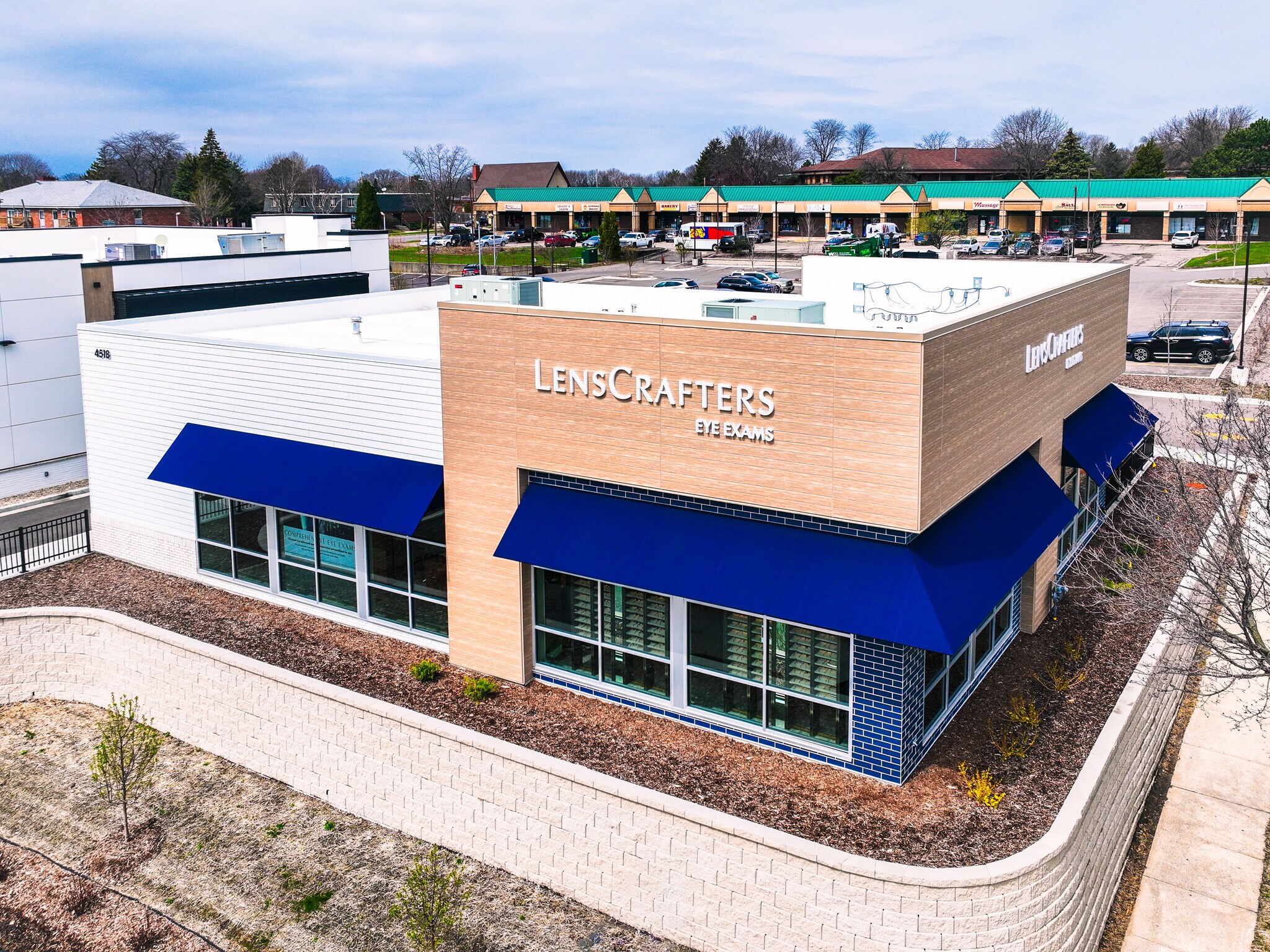 4518 E Washington Ave, Madison, WI à vendre Photo de l’immeuble– Image 1 sur 8