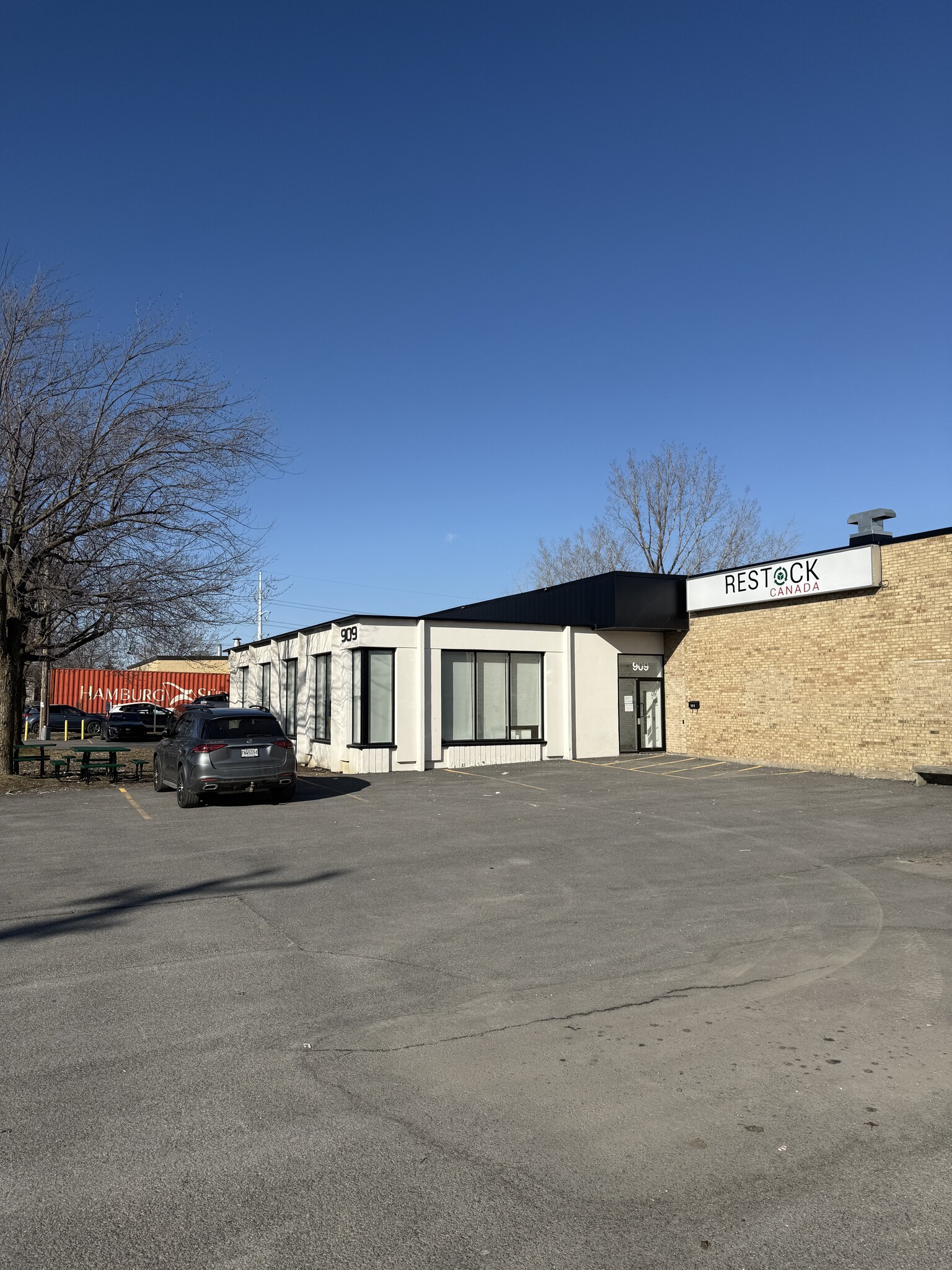 909 St Upton, Montréal, QC à louer Photo de l’immeuble– Image 1 sur 15