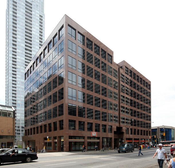 1 Eglinton Ave E, Toronto, ON à louer - Photo de l’immeuble – Image 3 sur 14