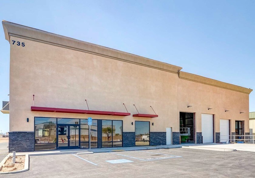 735 E Heil Ave, El Centro, CA à vendre - Photo principale – Image 1 sur 9