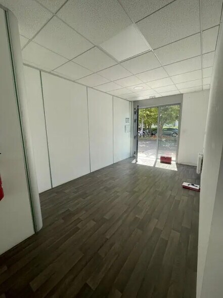 Bureau dans Coublevie à louer - Photo de l’immeuble – Image 1 sur 5