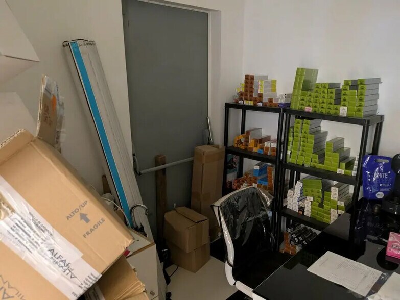 Local commercial dans Villeneuve-Loubet à louer - Photo intérieure – Image 2 sur 4