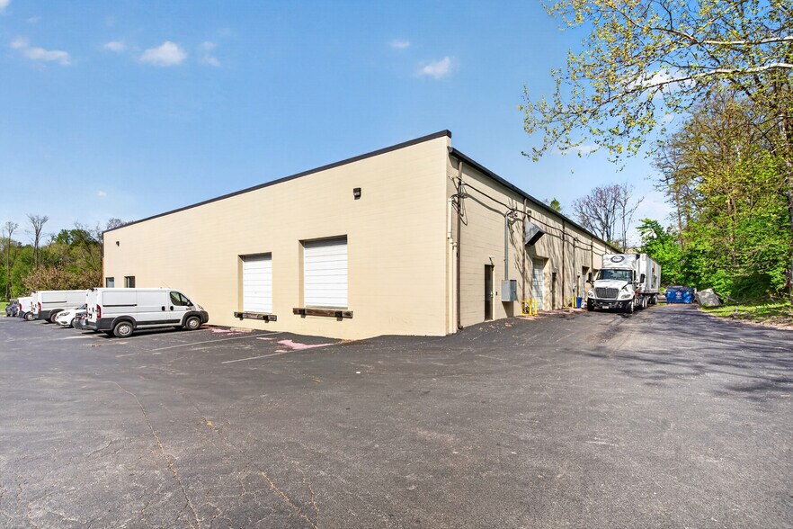 2 Raymond Dr, Havertown, PA à louer - Photo de l’immeuble – Image 3 sur 18