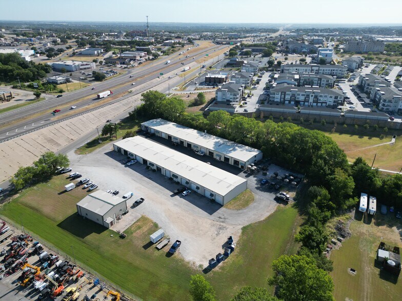 221 W Interstate 20, Weatherford, TX à louer - Photo de l’immeuble – Image 1 sur 9