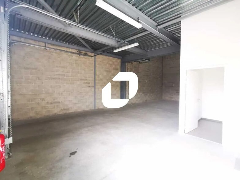 Local d’activités dans Bussy-Saint-Martin à louer - Photo de l’immeuble – Image 3 sur 5